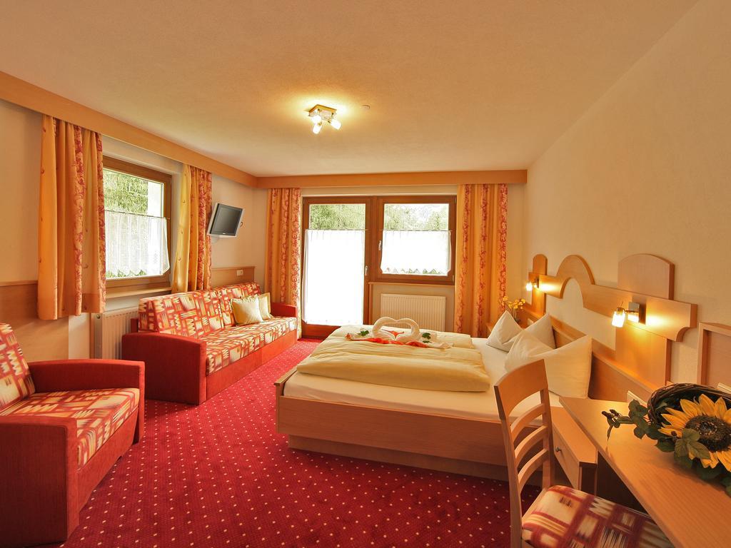 Hotel Gisserhof Ahrntal Værelse billede